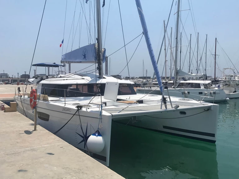 Yacht charter Alimos - Fountaine Pajot Saba 50 on SamBoat
