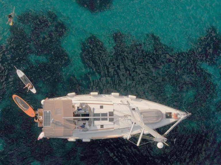 Yacht charter Néa Péramos - Jeanneau Sun Odyssey 519 on SamBoat