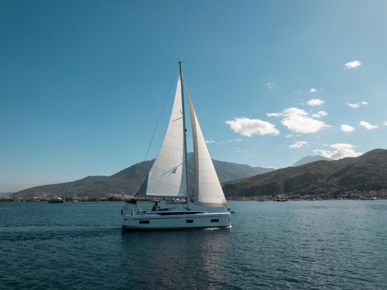 Hire a Bavaria Bavaria C38 Fethiye