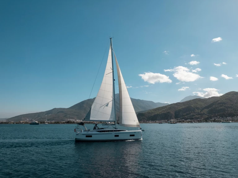 Hire a Bavaria Bavaria C38 Fethiye