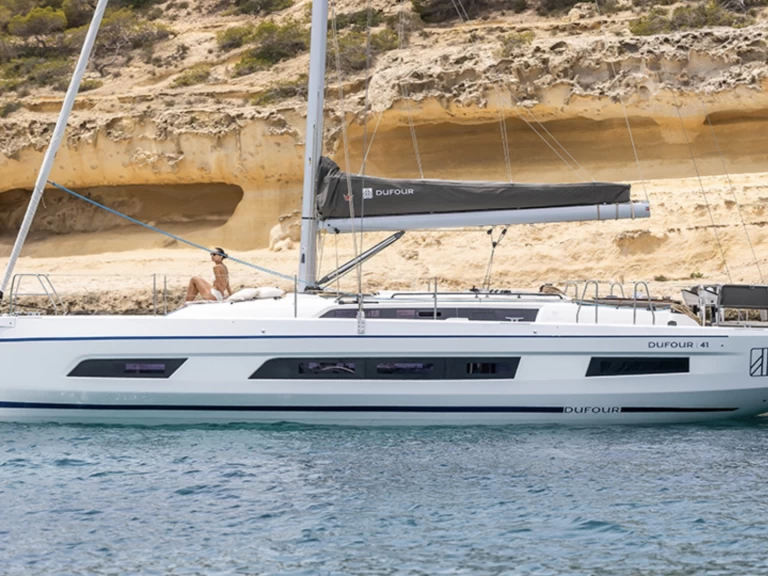 Sailboat to hire Procida at the best price