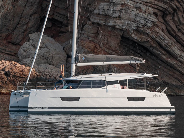 Catamaran hire in Alimos - Fountaine Pajot Isla 40