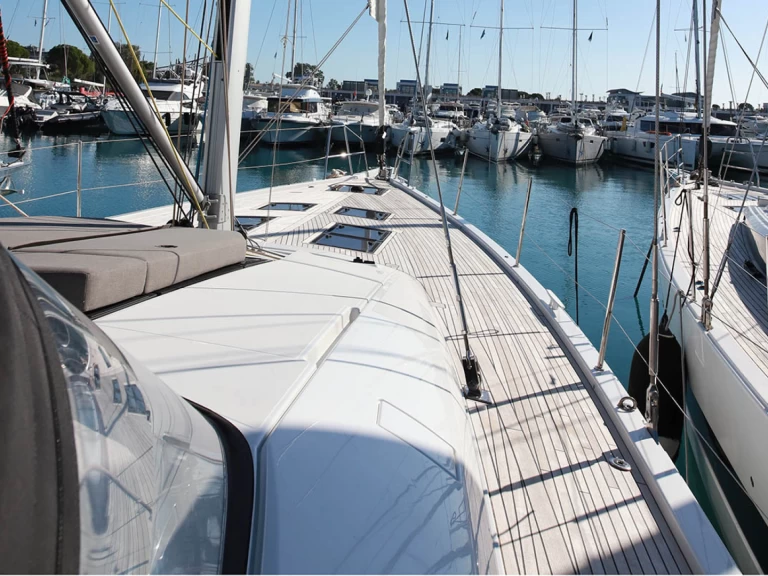 Sailboat hire in Alimos - Jeanneau Jeanneau 60