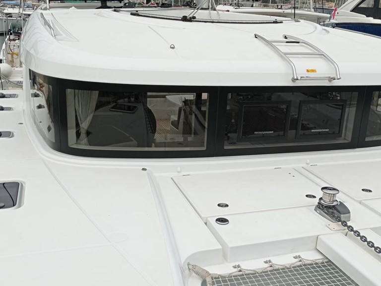 Hire a Lagoon Lagoon 40 Alimos