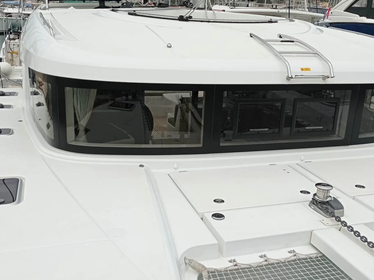 Hire a Lagoon Lagoon 40 Alimos