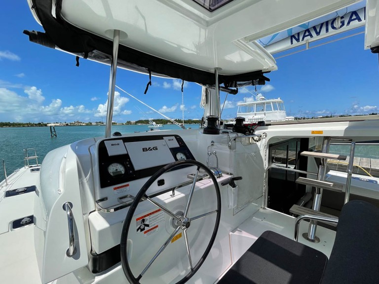 Hire a Lagoon Lagoon 42 Alimos