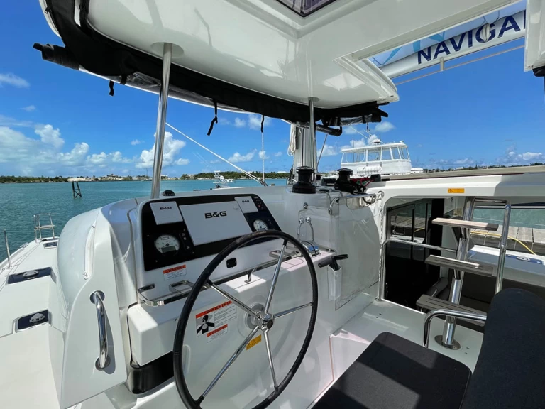 Hire a Lagoon Lagoon 42 Alimos