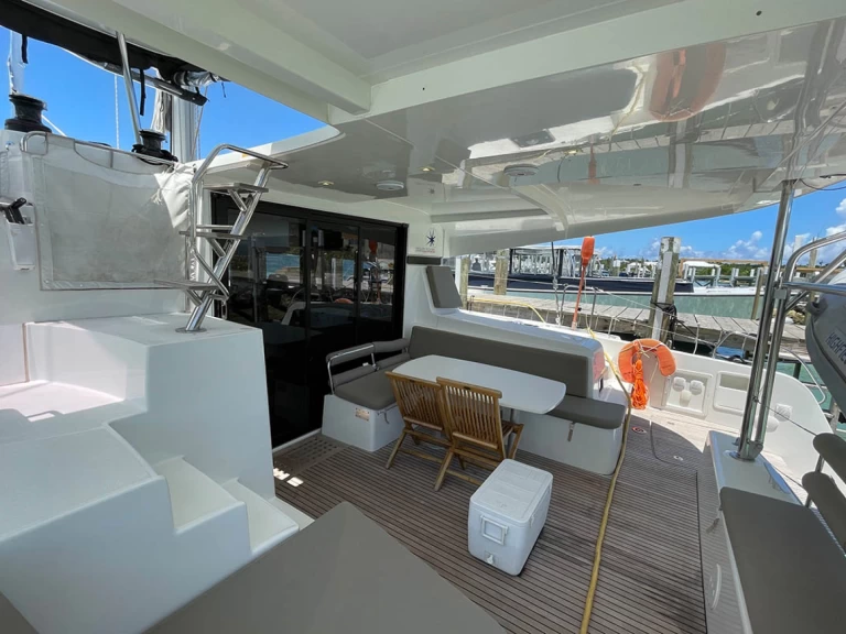 Catamaran hire in Alimos - Lagoon Lagoon 42