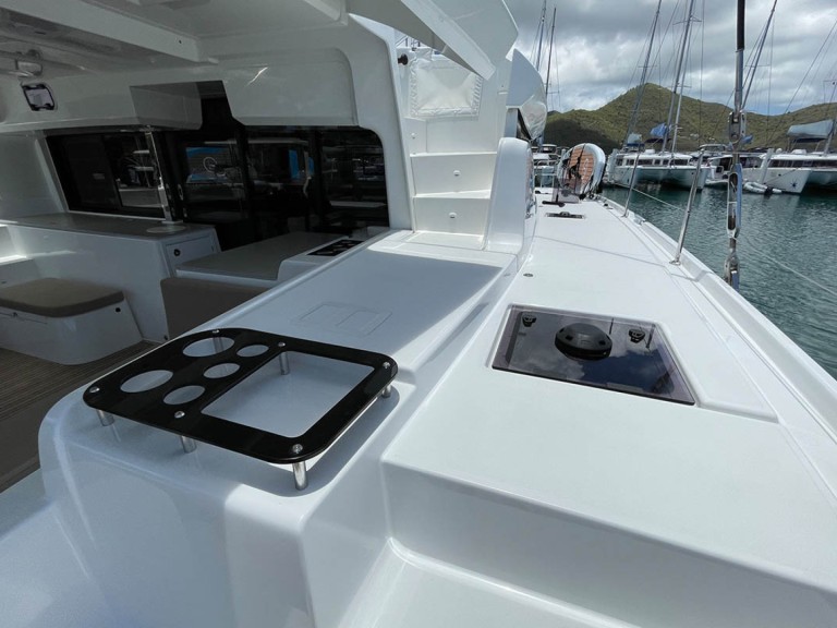 Catamaran hire in Alimos - Lagoon Lagoon 46