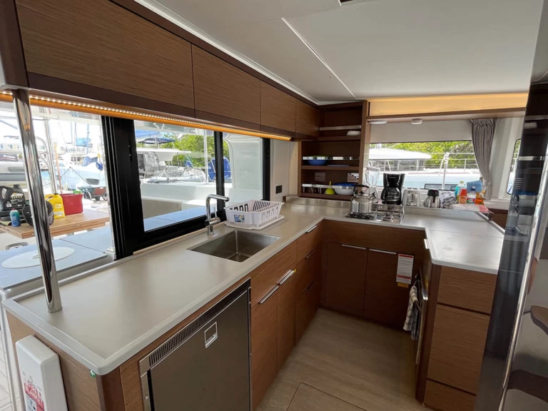 Hire Catamaran with or without skipper Lagoon Alimos