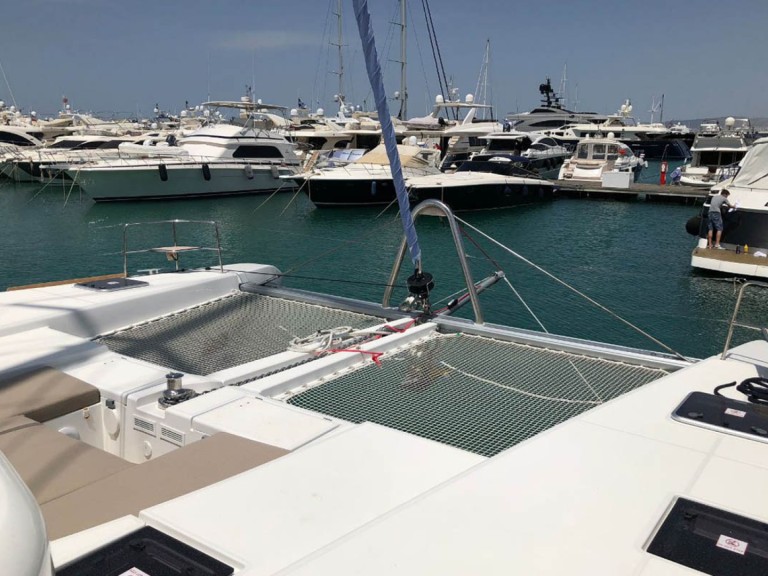 Catamaran to hire Alimos at the best price