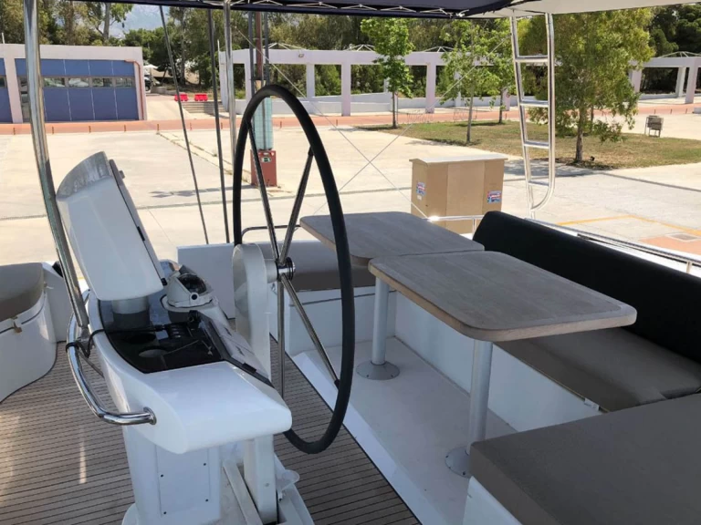 Yacht charter Alimos - Lagoon Lagoon 52 F on SamBoat