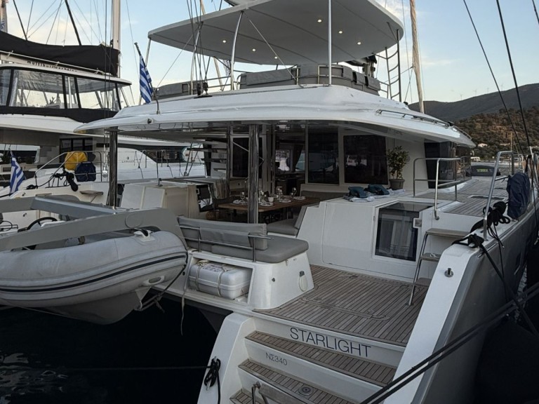 Catamaran to hire Alimos at the best price
