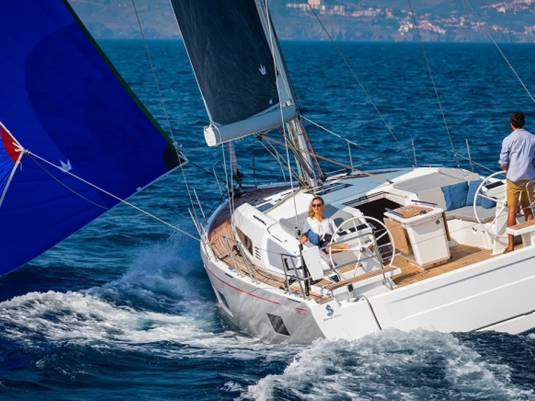 Charter a Bénéteau Oceanis 46.1 in Alimos on Samboat