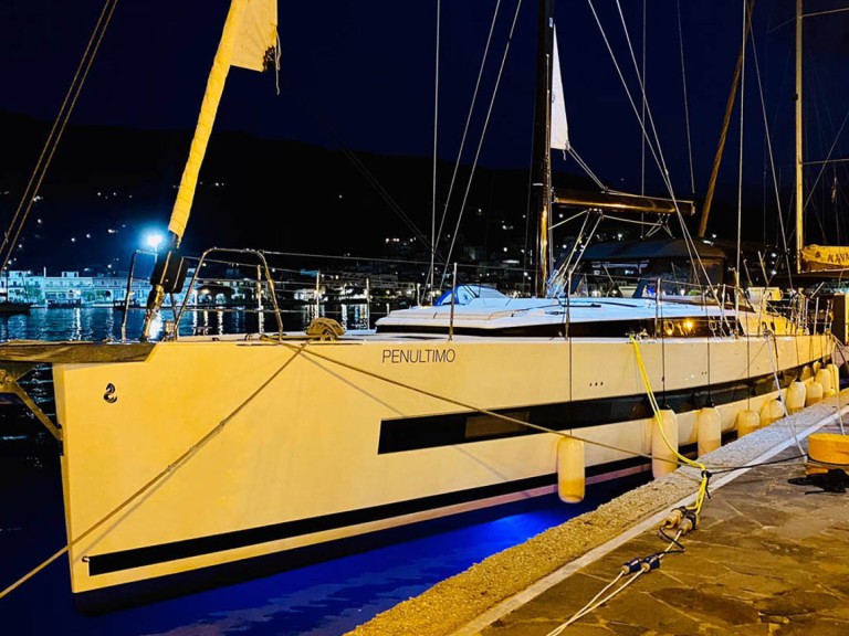 Yacht hire Alimos cheap Oceanis Yacht 62