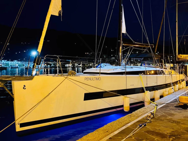 Yacht hire Alimos cheap Oceanis Yacht 62