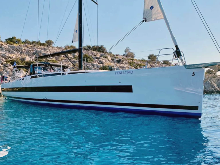 Sailboat hire in Alimos - Bénéteau Oceanis Yacht 62
