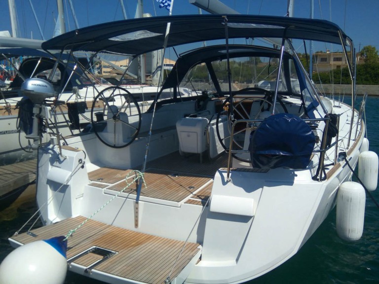 Yacht charter Alimos - Jeanneau Sun Odyssey 519 on SamBoat