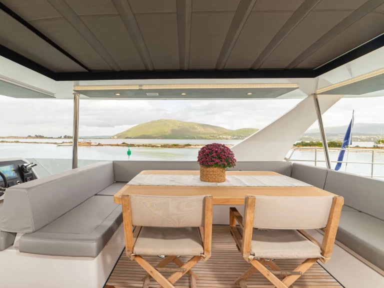 Motorboat to hire Alimos at the best price