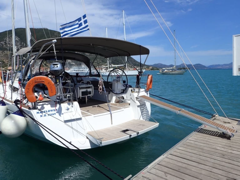 Sailboat hire in Néa Péramos - Jeanneau Sun Odyssey 519