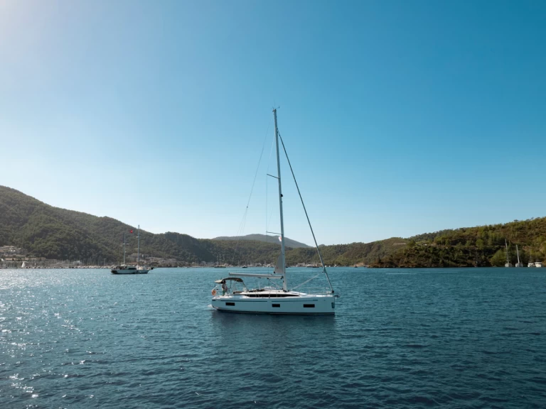 Hire a Bavaria Bavaria C38 Fethiye