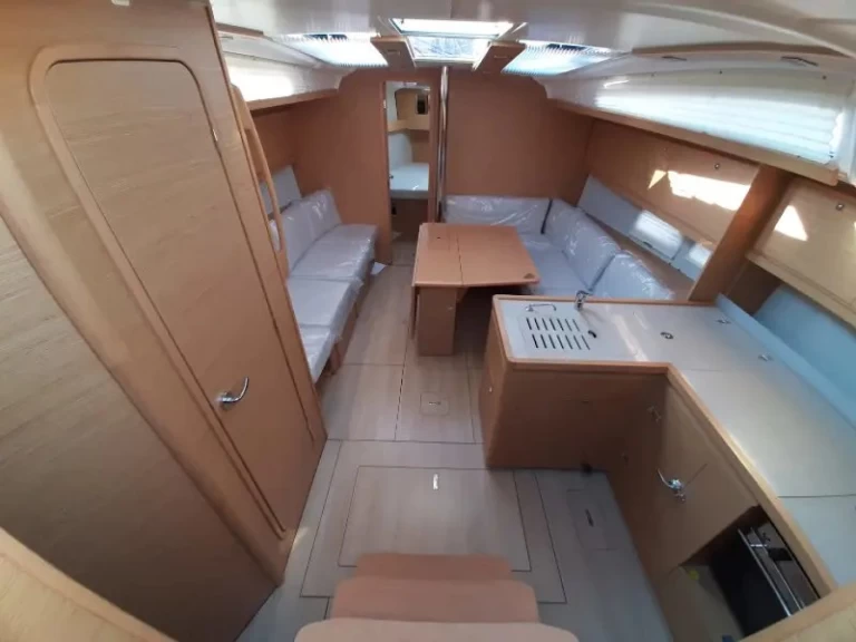 Yacht charter Procida - Dufour Dufour 390 GL on SamBoat