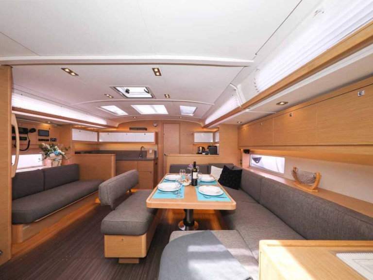 Sailboat hire in Cagliari - Dufour Dufour 470
