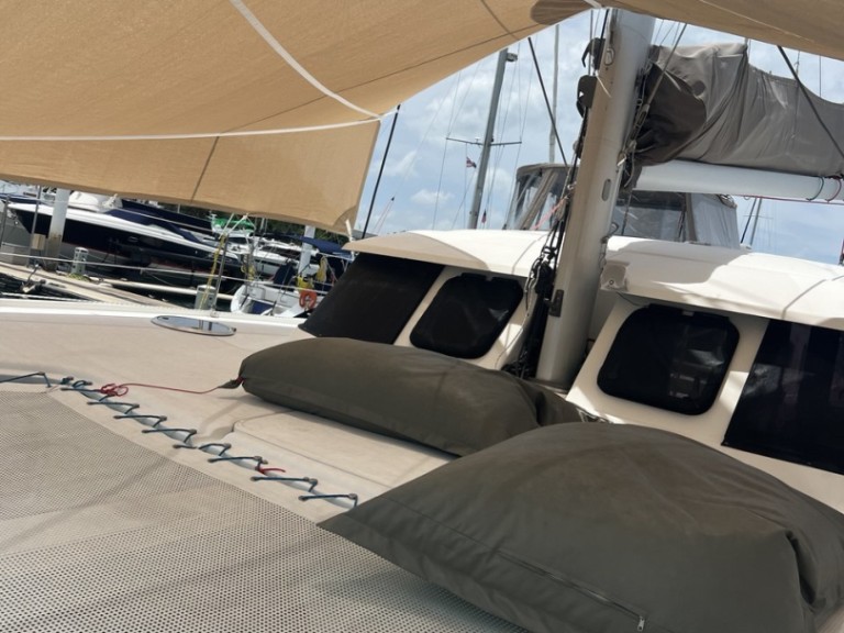 Catamaran hire in Ao Po - Fountaine Pajot Lipari 41
