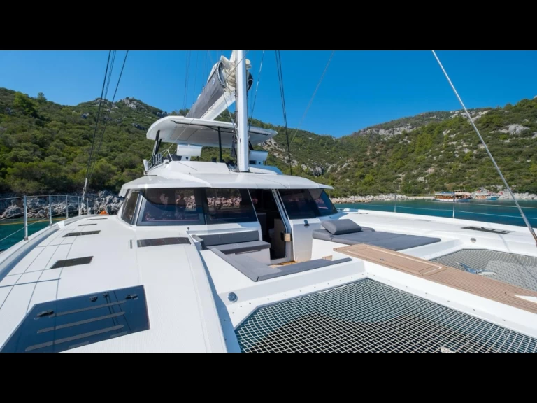 Hire a Fountaine Pajot Fountaine Pajot Alegria 67 - 5 + 2 cab. Bodrum
