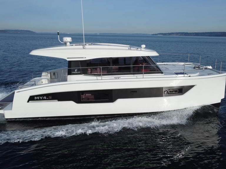 Hire Catamaran with or without skipper Fountaine Pajot Taranto