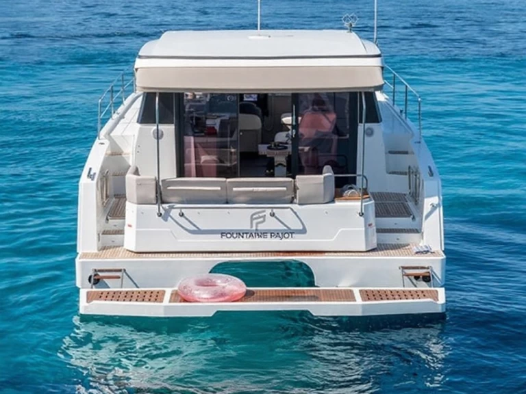 Hire Catamaran Fountaine Pajot with a boat licence