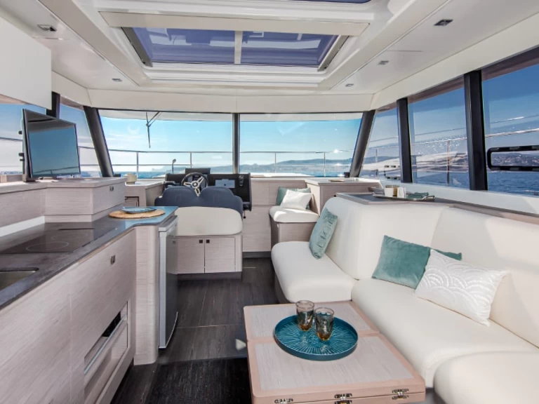 Yacht charter Taranto - Fountaine Pajot Fountaine Pajot MY4.S on SamBoat