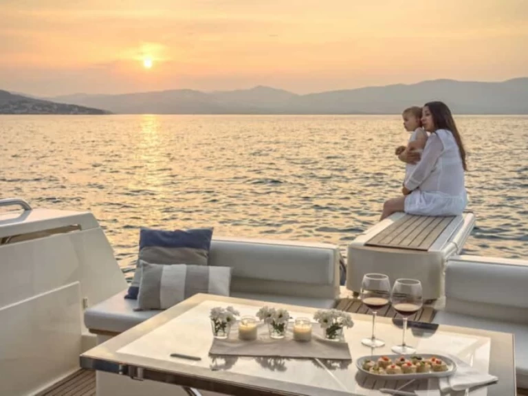 Motorboat hire in Tourlos - Ferretti 53 FlyBridge 