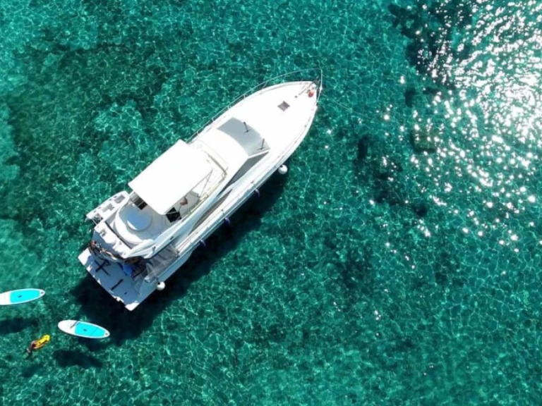 Yacht hire Tourlos cheap 53 FlyBridge 