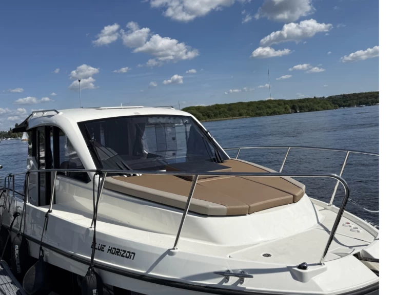 Hire Motorboat Quicksilver with a boat licence