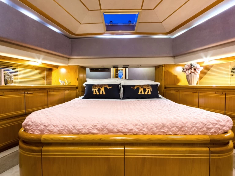 Yacht charter Mykonos (City) - Ferretti Ferretti 80 on SamBoat