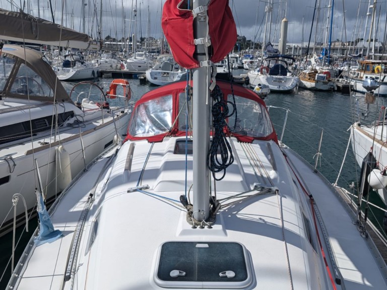 Yacht hire Saint-Quay-Portrieux cheap Oceanis 311 DL