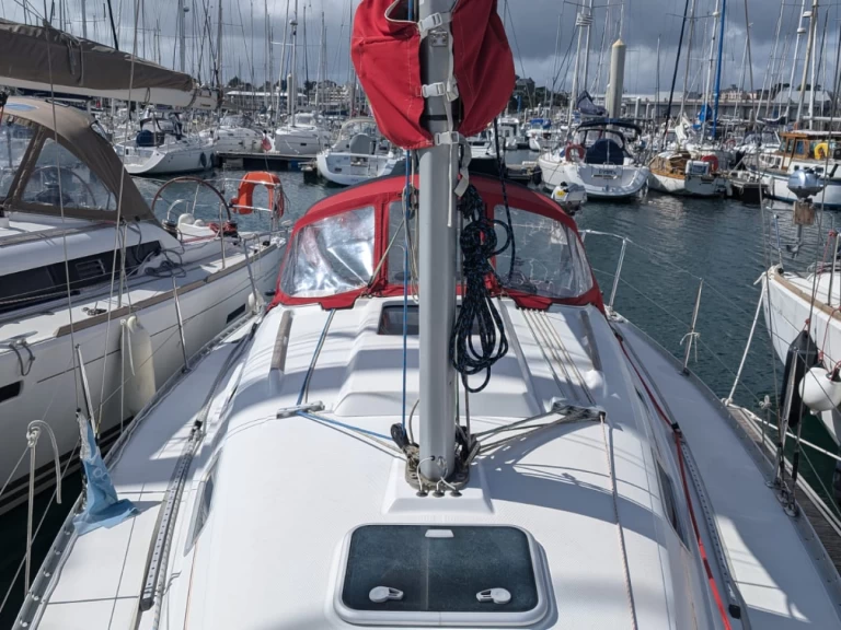 Yacht hire Saint-Quay-Portrieux cheap Oceanis 311 DL