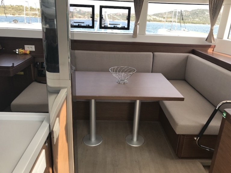 Yacht hire San Teodoro cheap Lagoon 40