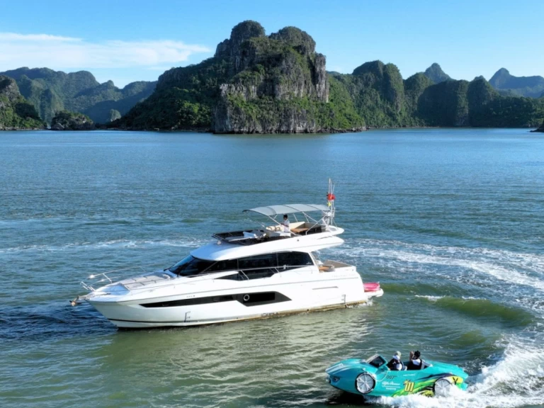 Hire a Prestige Prestige 520 Fly Hạ Long