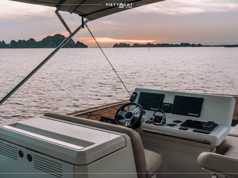 Motorboat hire in Hạ Long - Prestige Prestige 520 Fly
