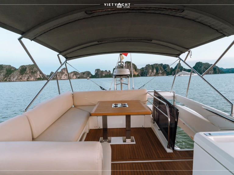 Charter a Prestige Prestige 520 Fly in Hạ Long on Samboat