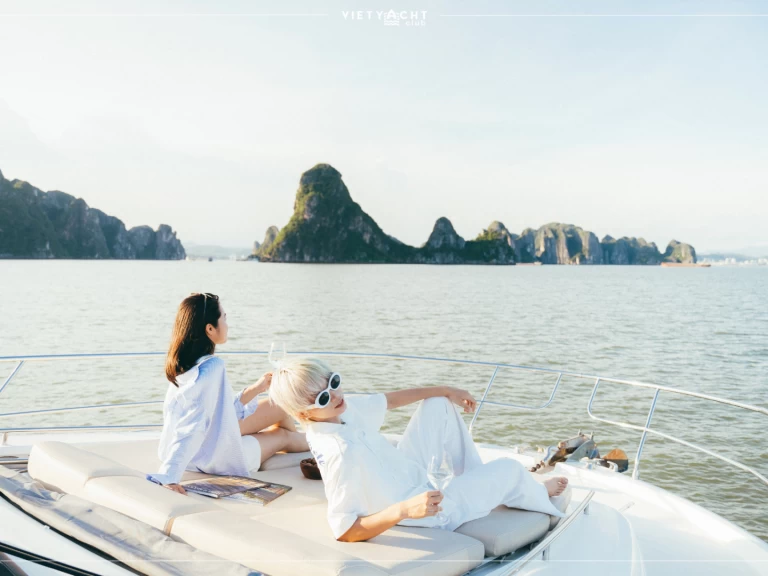 Hire Motorboat with or without skipper Prestige Hạ Long