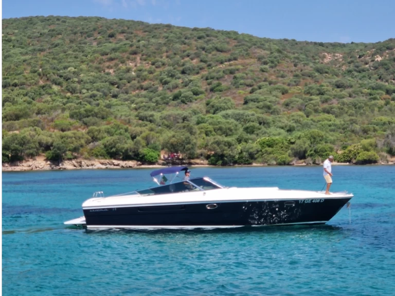 Hire Motorboat Itama with a boat licence