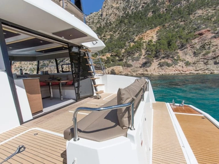 Hire Catamaran Fountaine Pajot with a boat licence