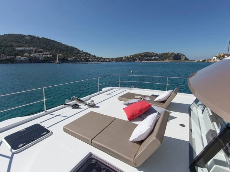 Catamaran to hire Lisbon at the best price