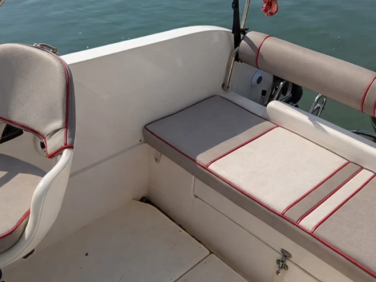 Charter a Aquabat Bahia 20 in Venice on Samboat