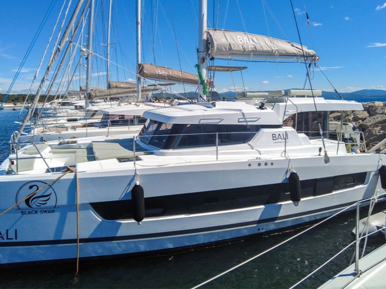 Hire Catamaran 15 with a boat licence
