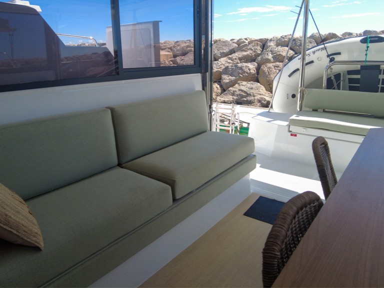 Catamaran to hire Hyères at the best price