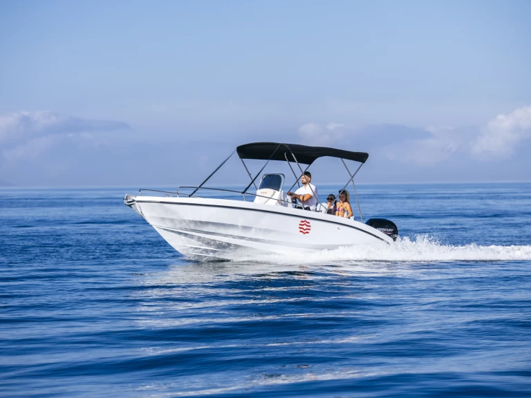 Hire Motorboat Oktogon with a boat licence